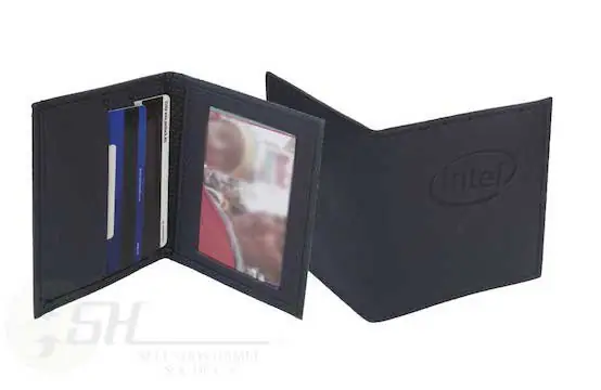 PORTA CREDENCIAL CON VENTANA Y 2 TARJETEROS EN CURPIEL